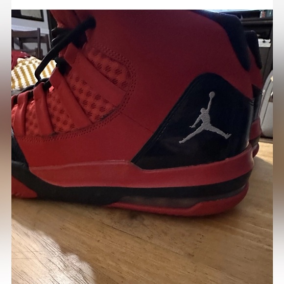Jordan Max Aura University Red and Black Size 11 - Picture 6 of 7